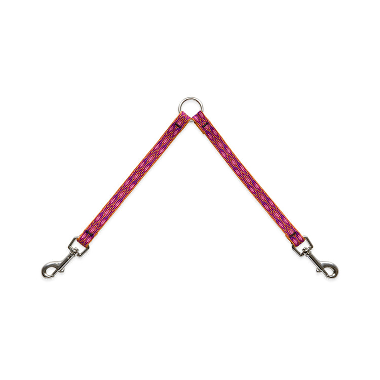 Dog leash coupler with two swivel snaps, for walking two dogs on one leash